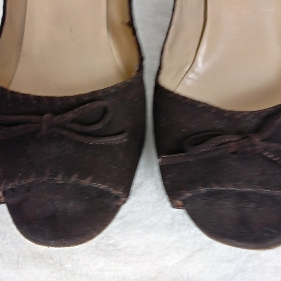 🎯 Manolo Blahnik Brown Suede Peep Toe Pump - Picture 5 of 7